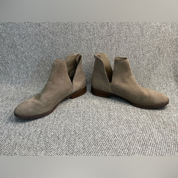 Steve Madden Tan Ankle Booties with Elastic Panels - Picture 10 of 16